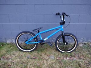 Read more about the article (SOLD) 18″ United Recruit BMX Bike Blue – $150